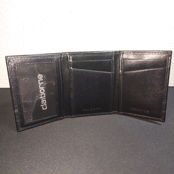 NEW Claiborne trifold wallet - Picture 4 of 4